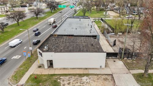 300 E 8 Mile Rd, Detroit, MI, 48203-1125 | Card Image