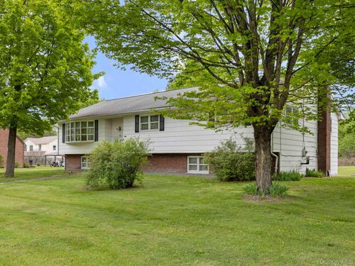 104 New Paltz Rd, Highland, NY, 12528-2554 | Card Image