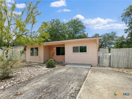 737 Central Ave, New Braunfels, TX, 78130-4117 | Card Image