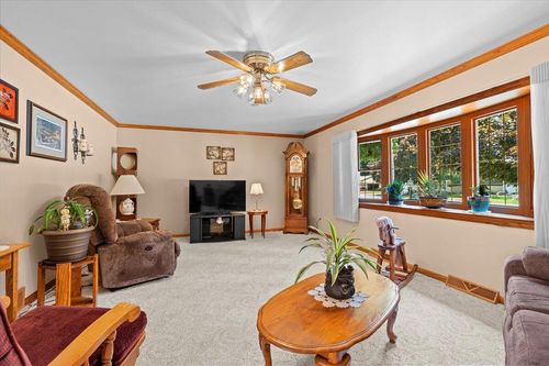 130 Crestwood Dr, Elkhart Lake, WI, 53020-1929 | Card Image