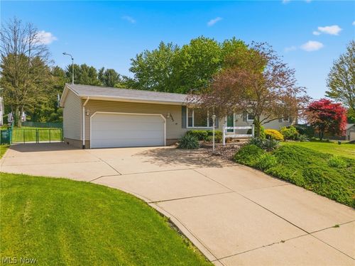 10743 Corundite Rd Nw, Massillon, OH, 44647-9538 | Card Image