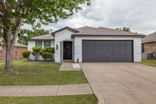 8426 Jacaranda Way, Arlington, TX, 76002-4524 | Card Image