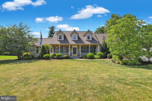 8 Bentley Ln, Lancaster, PA, 17603-6204 | Card Image