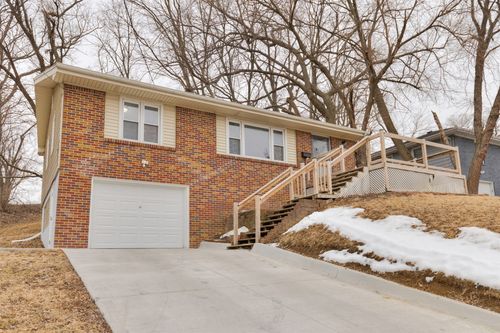 2418 Boston Ave, Des Moines, IA, 50310-6241 | Card Image