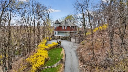 65 Rockledge Dr, Suffern, NY, 10901-4646 | Card Image