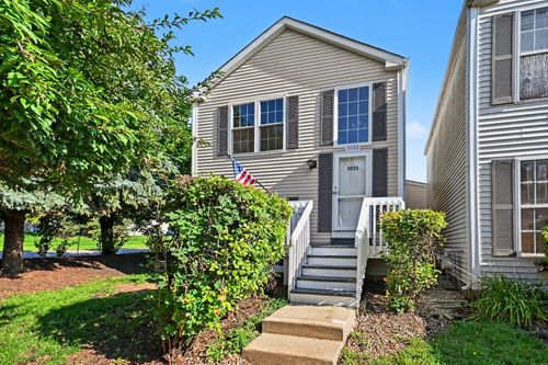 1033 Symphony Dr, Aurora, IL, 60504-5518 | Card Image