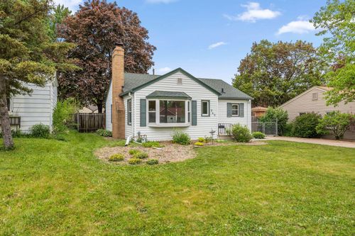749 Cottage Ave W, Saint Paul, MN, 55117-4011 | Card Image