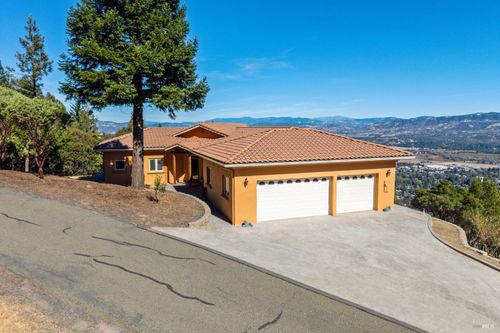 325 Janix Drive, Ukiah, CA, 95482 | Card Image