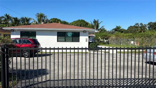 461-465 Ne 139th St, North Miami, FL, 33161-3108 | Card Image