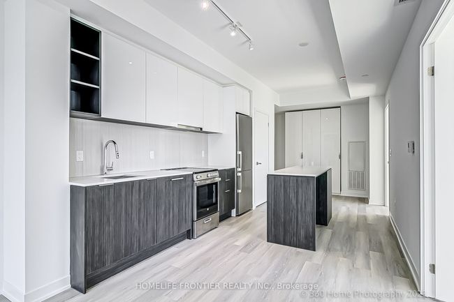 731 - 31 Tippett Rd, Condo with 2 bedrooms, 2 bathrooms and null parking in Toronto ON | Image 5