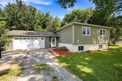 1948 Surf Dr Ne, Solon, IA, 52333-9370 | Card Image