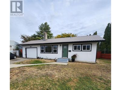 2330 Mckenzie St, House other with 2 bedrooms, 1 bathrooms and 4 parking in Penticton BC | Image 1