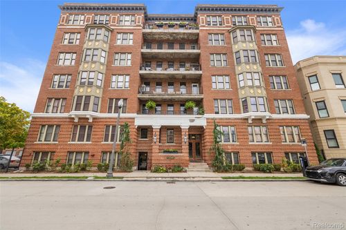 78 Watson St, Detroit, MI, 48201-2705 | Card Image