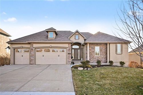 1819 Ne 102nd Ter, Kansas City, MO, 64155-1927 | Card Image