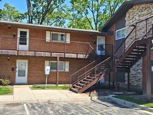 2e-1910 W Hatherleigh Ct, Mount Prospect, IL, 60056-4734 | Card Image