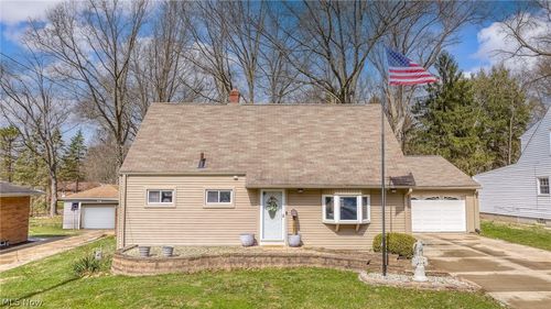72 Pinehurst Rd, Munroe Falls, OH, 44262-1130 | Card Image