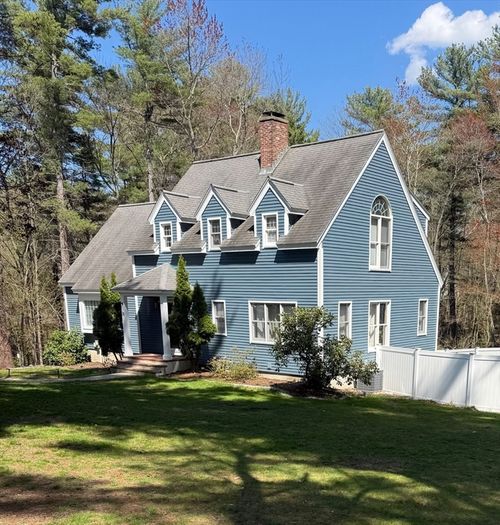 31 Webb St, Middleton, MA, 01949-1724 | Card Image