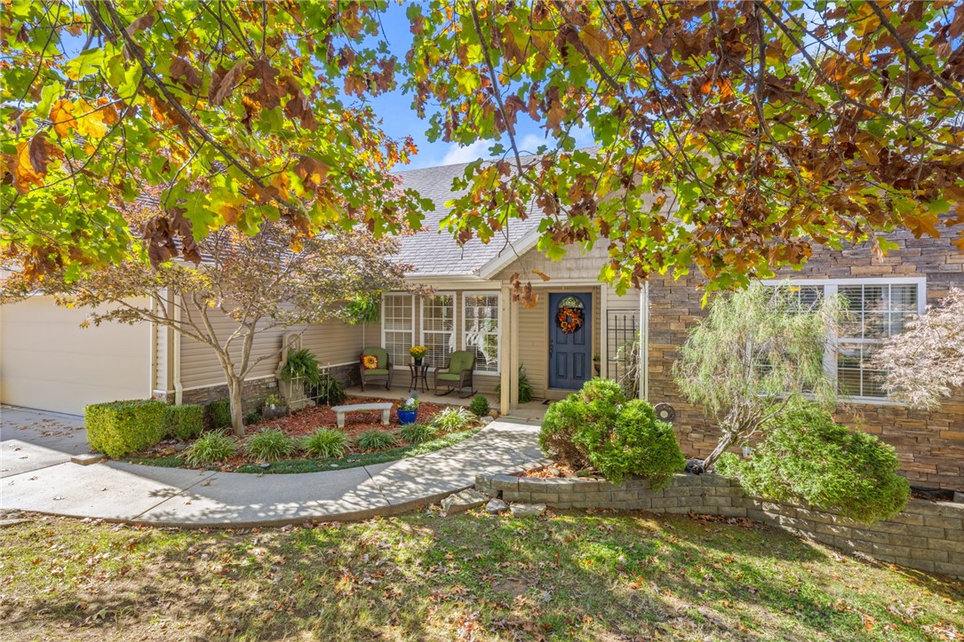 14 Thackery Lane, For Sale in Bella Vista Zoocasa