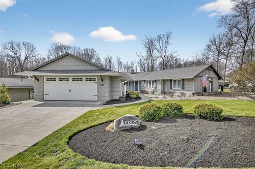 19825 Deer Run Ln, Strongsville, OH, 44149-3112 | Card Image