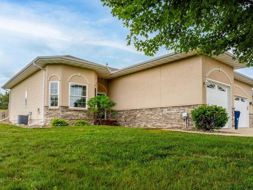 5136 Sweet Water Cir, Waterloo, IA, 50701-9390 | Card Image