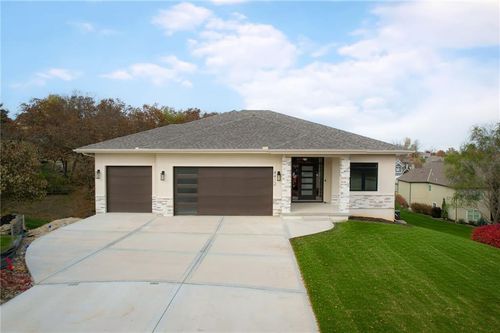 4412 Ne Gateway Dr, Lee's Summit, MO, 64064-7805 | Card Image