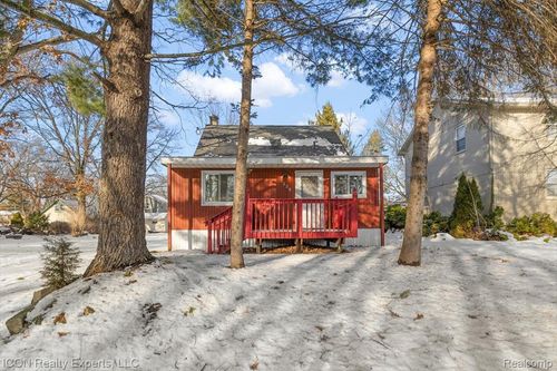 8226 Dickert St, Commerce Township, MI, 48382-4512 | Card Image