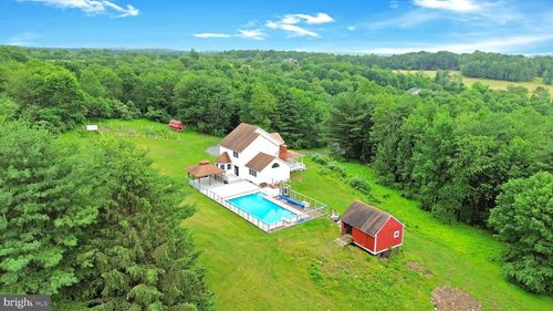 132 Sycamore Dr, Palmerton, PA, 18071-7104 | Card Image