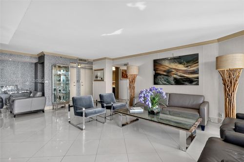 apt-1612-4000 Towerside Ter, Miami, FL, 33138-2240 | Card Image