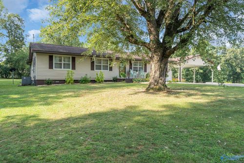 261 Sand Mountain Dr, Rainsville, AL, 35986-6606 | Card Image