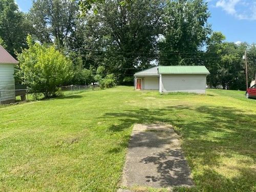 327 N 4th St, Central City, KY, 42330-1214 | Card Image