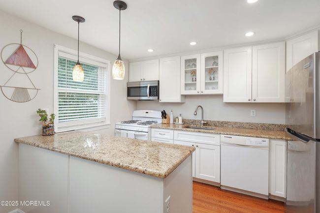 131 Manor Dr, Condo with 2 bedrooms, 1 bathrooms and 1 parking in Red Bank NJ | Image 13