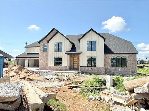 100 Collins Way, Centerton, AR, 72719-6105 | Card Image