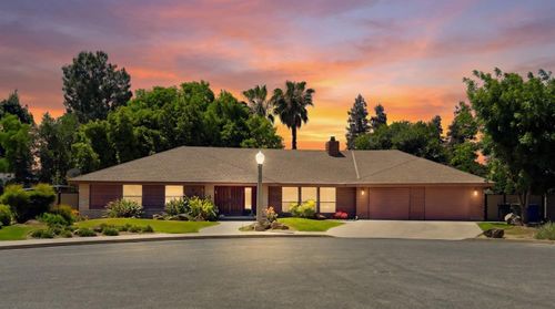 3029 Cypress Ave, Kingsburg, CA, 93631-8822 | Card Image