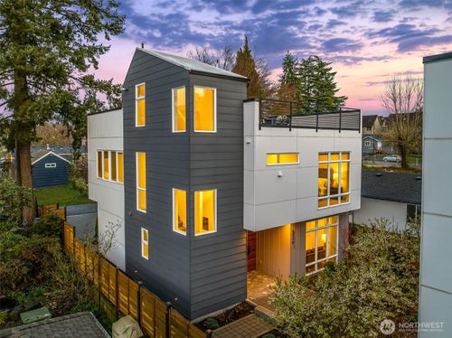 8848 20th Ave Sw, Seattle, WA, 98106-2322 | Card Image