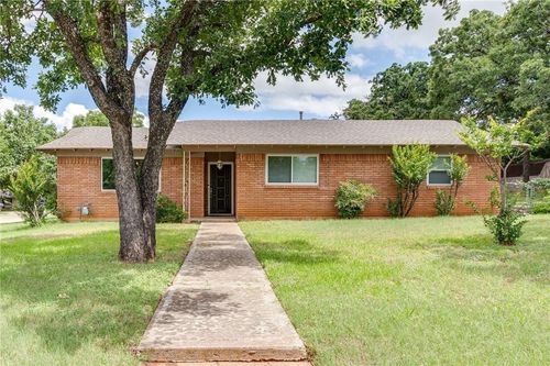 1200 Desiree Ln, Hurst, TX, 76053-4127 | Card Image