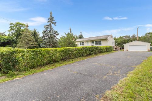 88 Old Country Rd, East Quogue, NY, 11942 | Card Image