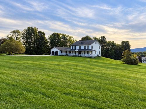 969 Post Road, Rutland Town, VT, 05701 | Card Image