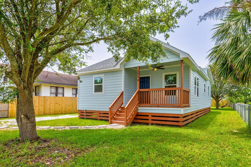Sonny Ln, Galveston, TX 77554