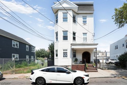 98 Houston St, Newark, NJ, 07105-5623 | Card Image
