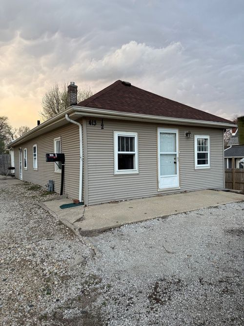 413 1/2 S Park St, Kewanee, IL, 61443-7201 | Card Image