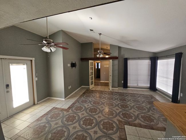 10105 Trappers Rdg, House other with 3 bedrooms, 2 bathrooms and null parking in Converse TX | Image 5