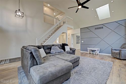 6923 Tangle Wood, Waterford, MI, 48327-3525 | Card Image