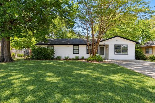 1704 S Clay St, Kaufman, TX, 75142-3458 | Card Image