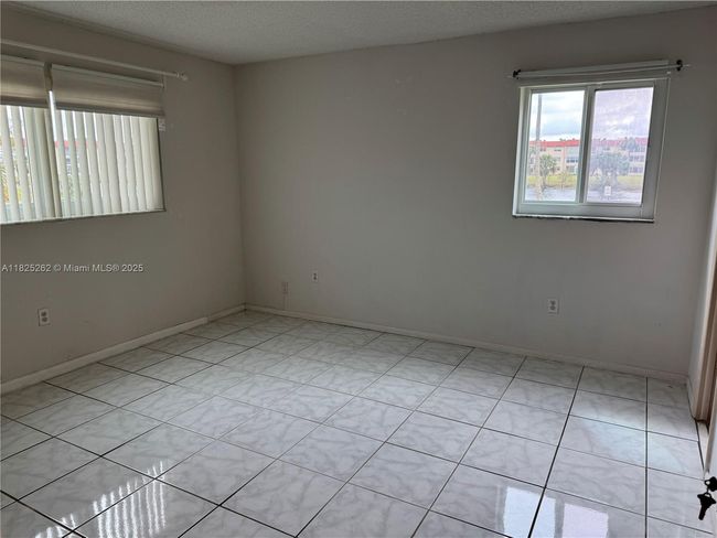 APT-112 - 8020 N Sunrise Lakes Dr, Condo with 2 bedrooms, 2 bathrooms and null parking in Sunrise FL | Image 17