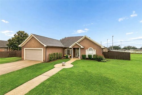 327 N Pine St, Gramercy, LA, 70052-5606 | Card Image