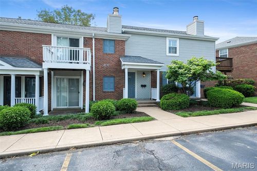 1423 Peacock Ln, Brentwood, MO, 63144-1162 | Card Image