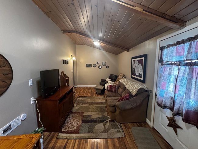 Family Room | Image 15