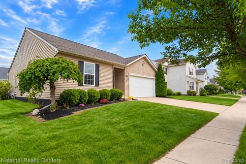 8515 Hawthorn Hl, Dexter, MI, 48130-9105 | Card Image