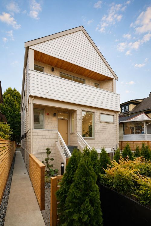 3-595 E 49th Ave, Vancouver, BC, V5W2H1 | Card Image