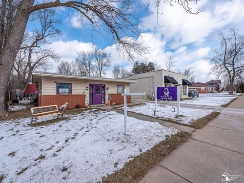 8604 Macomb St, Grosse Ile, MI, 48138-2202 | Card Image